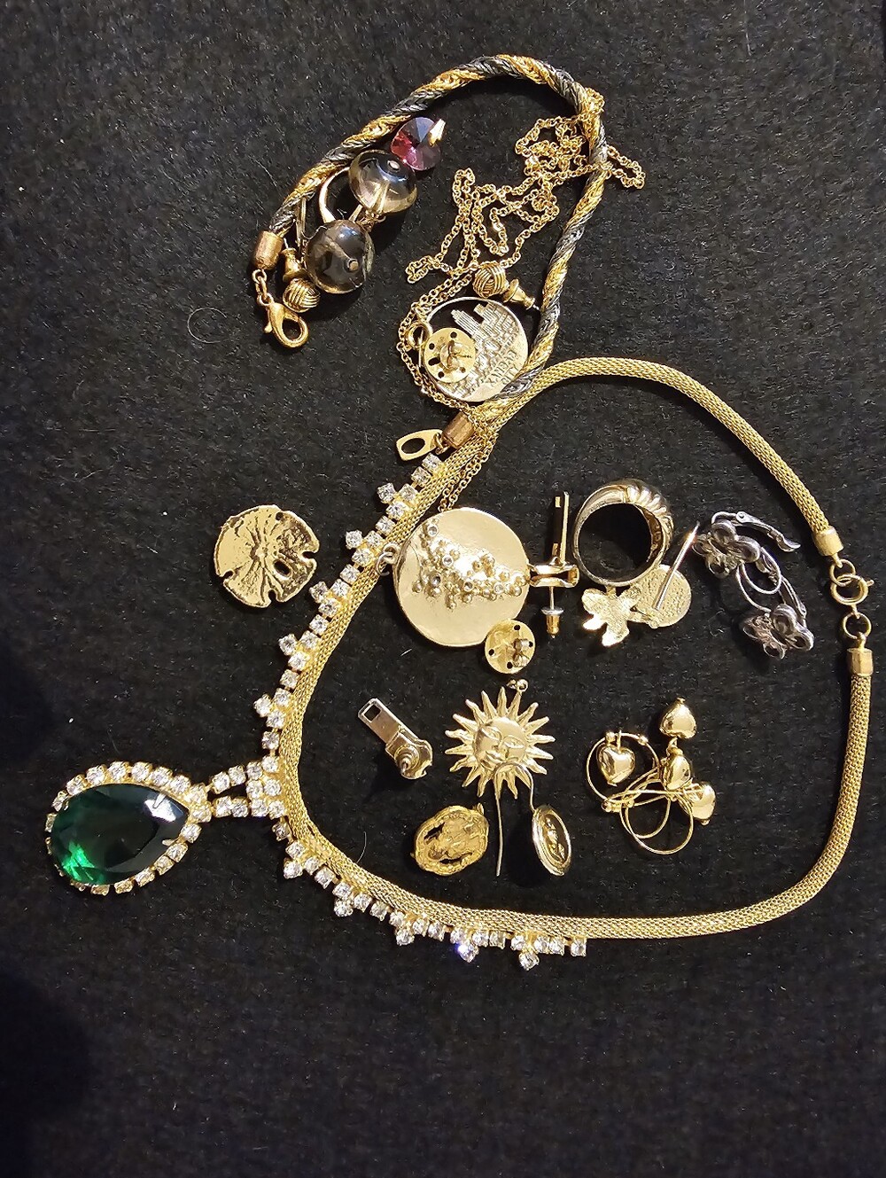 Vintage Gold-Tone Necklace with Emerald Green Pendant Jewlery Bundle